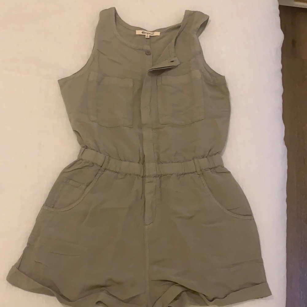 Ripcurl romper size S- never been worn